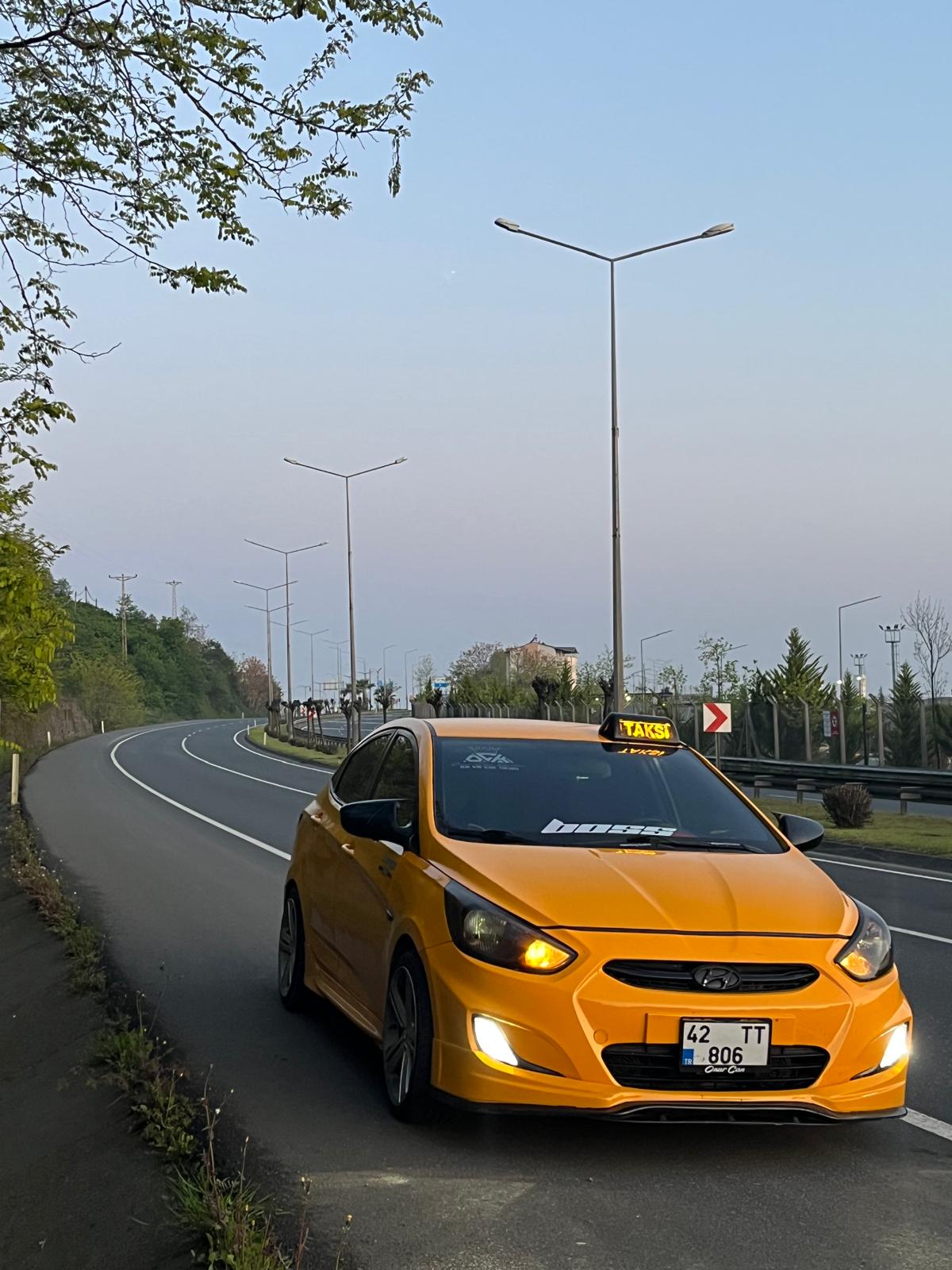 Konya Online Taksi profesyonel şoförleri ile haftaiçi ve haftasonu tüm saatlerde hizmetinizde.